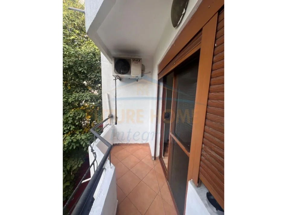 Tirane, jepet me qera apartament 2+1+Aneks+Ballkon Kati 6, 160 m² 900 € (9 Kateshet)