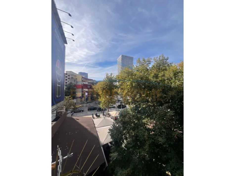 Tirane, jepet me qera apartament 2+1+Aneks+Ballkon Kati 6, 160 m² 900 € (9 Kateshet)