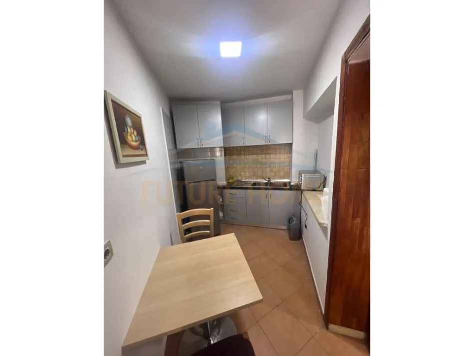 Tirane, jepet me qera apartament 2+1+Aneks+Ballkon Kati 6, 160 m² 900 € (9 Kateshet)