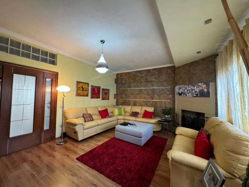 Durres, shitet 2 Katshe , 550 m² 550.000 € (Shitet, Vile , Prane UKD , Durres)