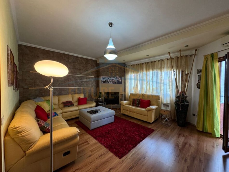 Durres, shitet 2 Katshe , 550 m² 550.000 € (Shitet, Vile , Prane UKD , Durres)