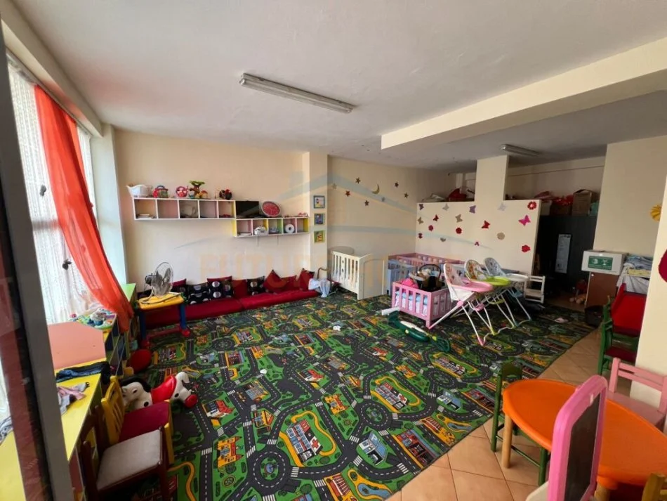 Durres, jap me qera ambjent biznesi Kati 1, 250 m² 800 € (gjykata)