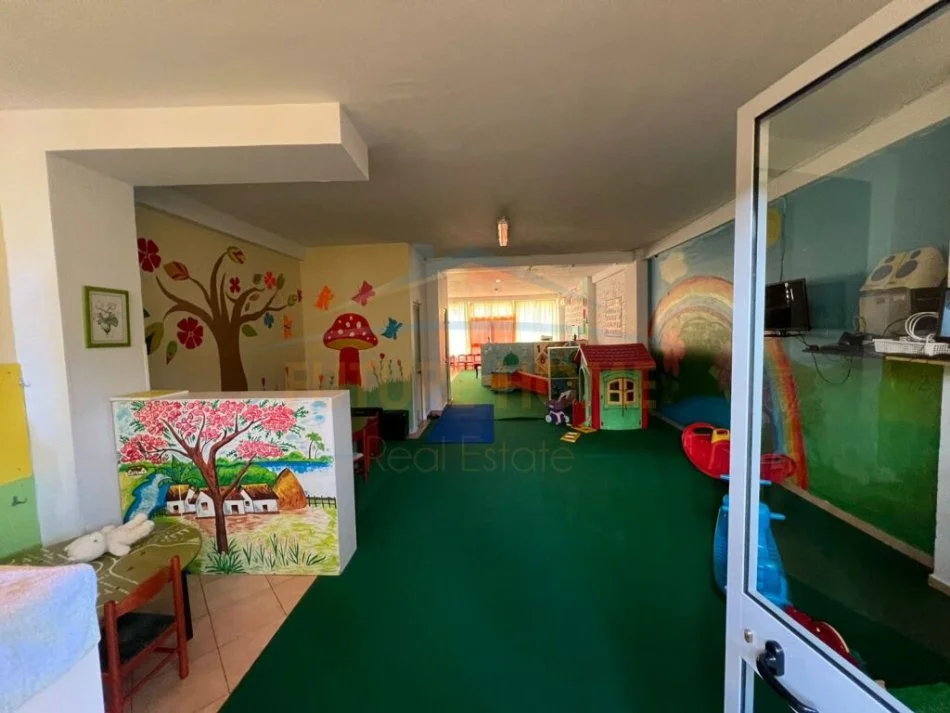 Durres, jap me qera ambjent biznesi Kati 1, 250 m² 800 € (gjykata)