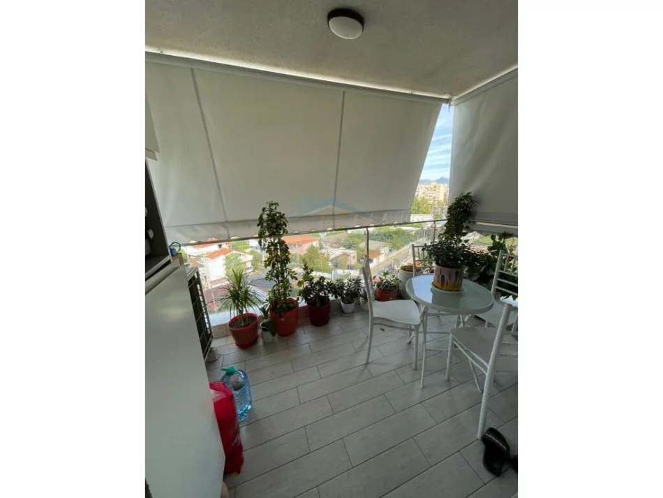Tirane, shes apartament 2+1+Ballkon Kati 6, 105 m² 200.000 € (Fusha e Aviacionit)