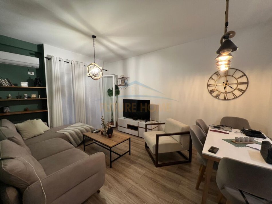Tirane, shitet apartament 2+1 Kati 2, 82 m² 120.000 € (Fresk)