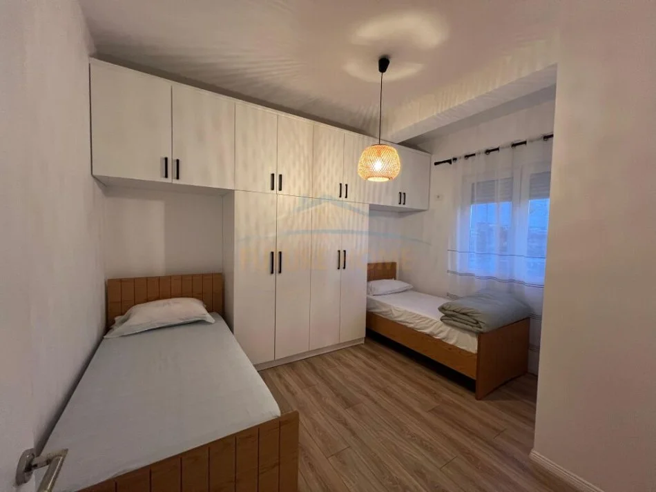 Tirane, shitet apartament 2+1+Ballkon Kati 2, 83 m² 120.000 € (Fresk)