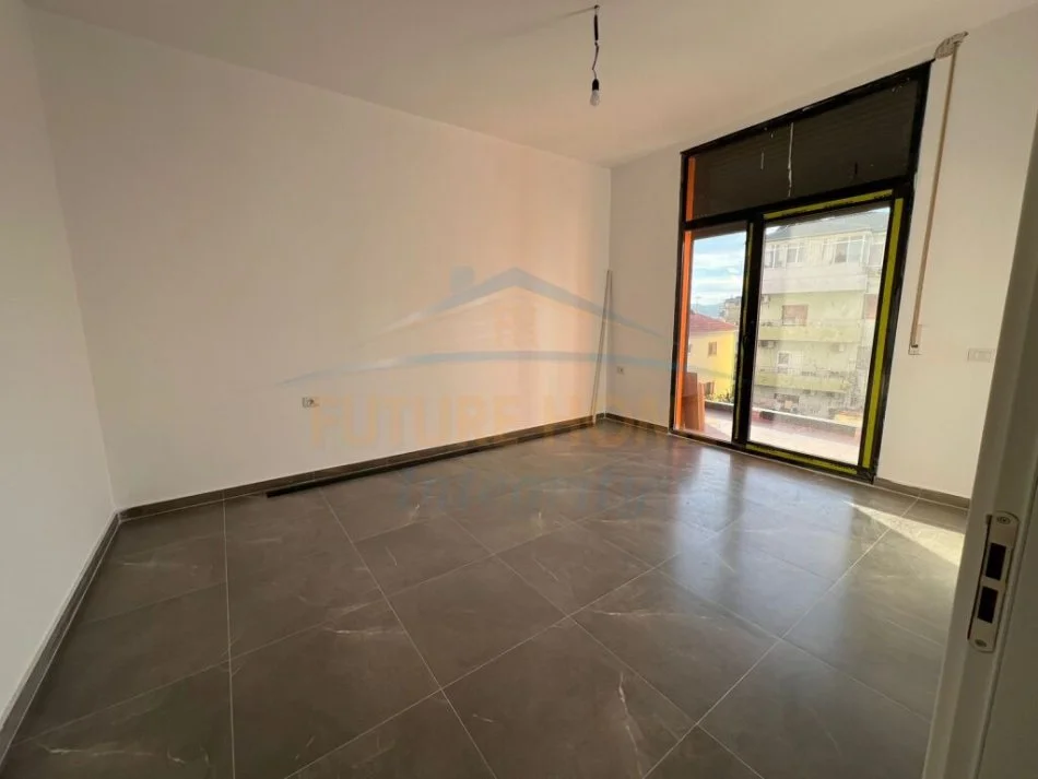 Tirane, jepet me qera apartament 1+1 Kati 2, 71 m² 300 € (DOGANA)