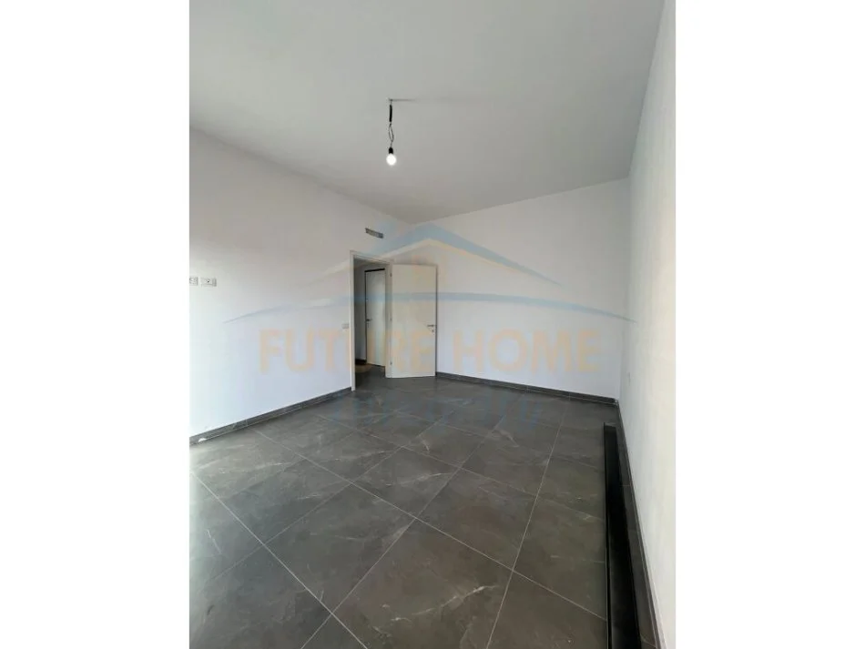 Tirane, jepet me qera apartament 1+1 Kati 2, 71 m² 300 € (DOGANA)