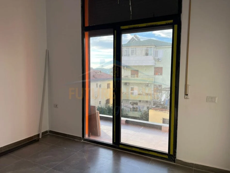 Tirane, jepet me qera apartament 1+1 Kati 2, 71 m² 300 € 