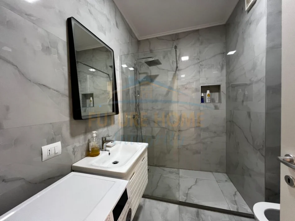 Tirane, jepet me qera apartament 2+1 Kati 2, 111 m² 1.000 € (Pazari i Ri)