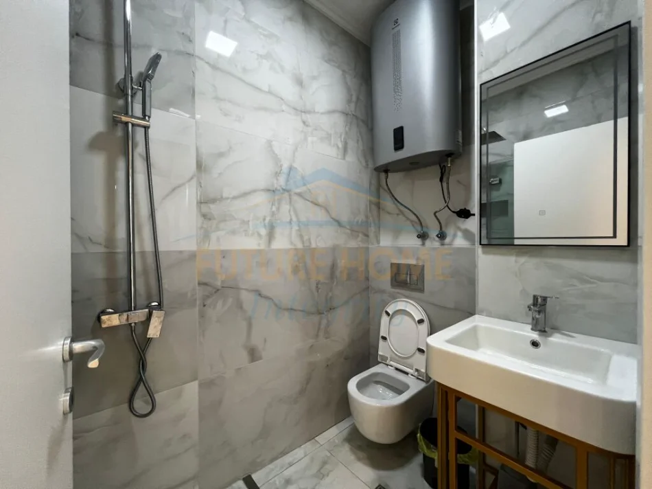 jepet me qera apartament 2+1+Ballkon Kati 2, 110 m² 1.000 € (PAZARI I RI)