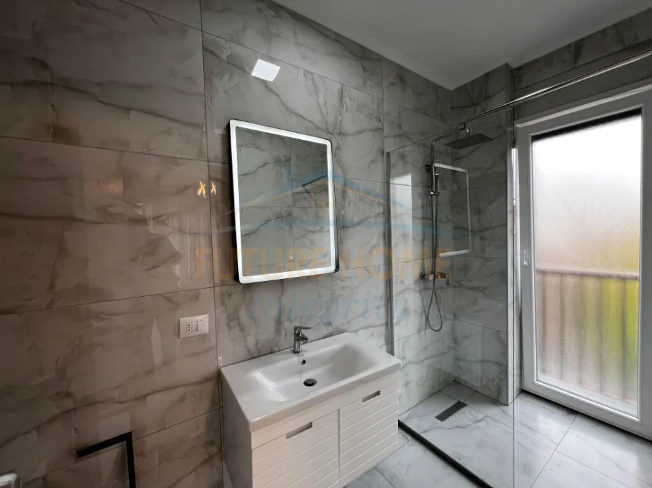 Tirane, jepet me qera apartament 2+1 Kati 2, 111 m² 1.000 € (Pazari i Ri)