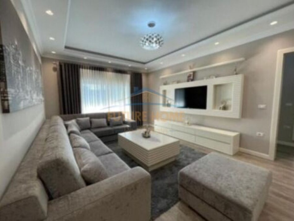 Tirane, jepet me qera apartament 2+1 Kati 2, 150 m² 
