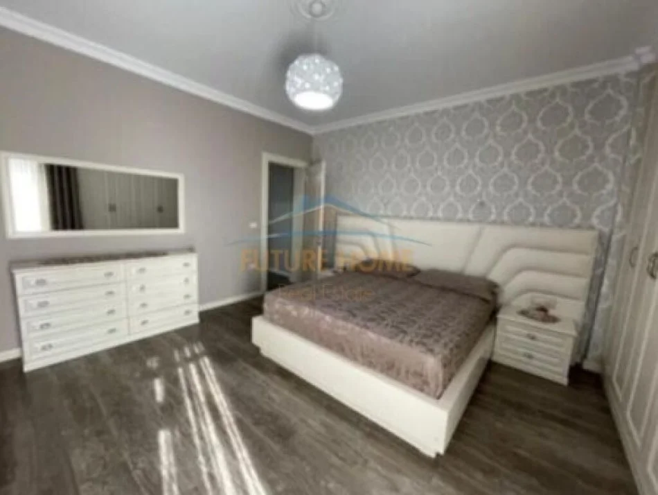Tirane, jepet me qera apartament 2+1 Kati 2, 150 m² 