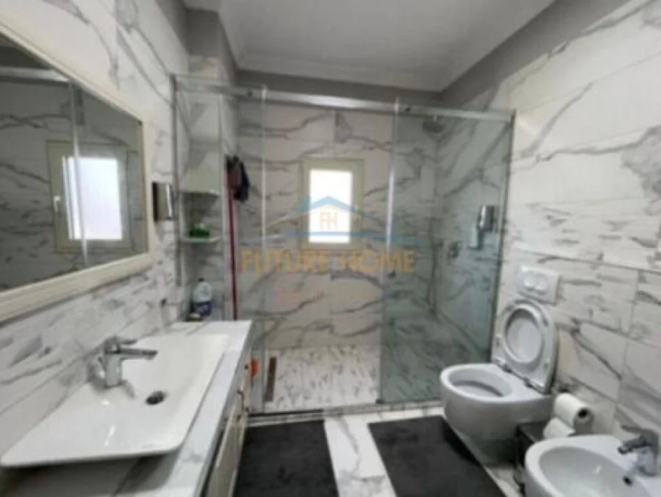 Tirane, jepet me qera apartament 2+1 Kati 2, 150 m² 