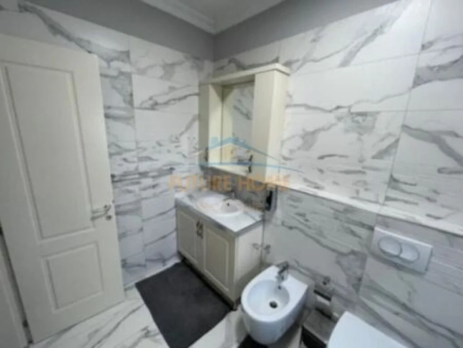 Tirane, jepet me qera apartament 2+1 Kati 2, 150 m² 