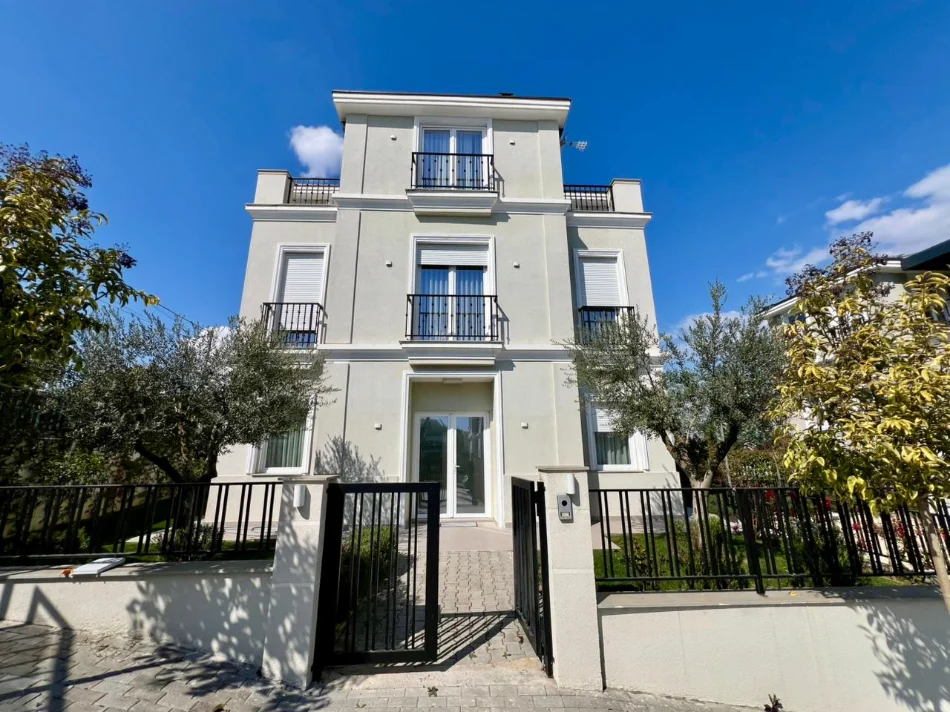 Shqiperi, jepet me qera Vile 4+1 Kati 3, 250 m² 2.500 € (Kompleksi Vilat Lule)