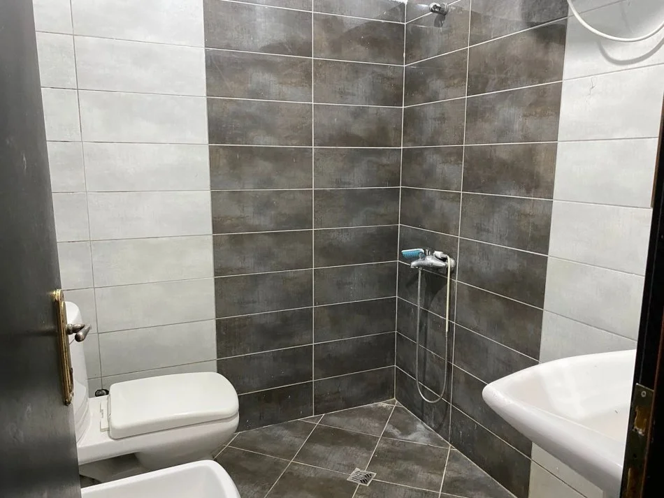 Tirane, jepet me qera apartament 2+1 Kati 2, 110 m² 350 € (Jordan Misja)