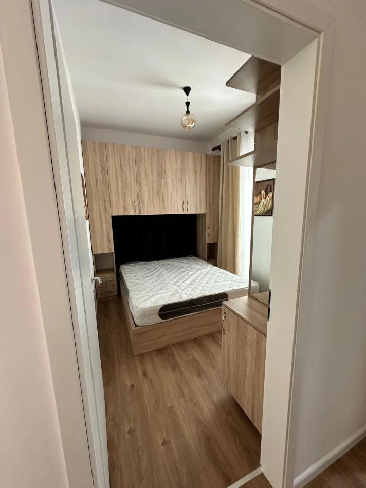 Tirane, jepet me qera apartament 1+1+Ballkon Kati 2, 49 m² 400 € (Rruga Pasho Hysa)