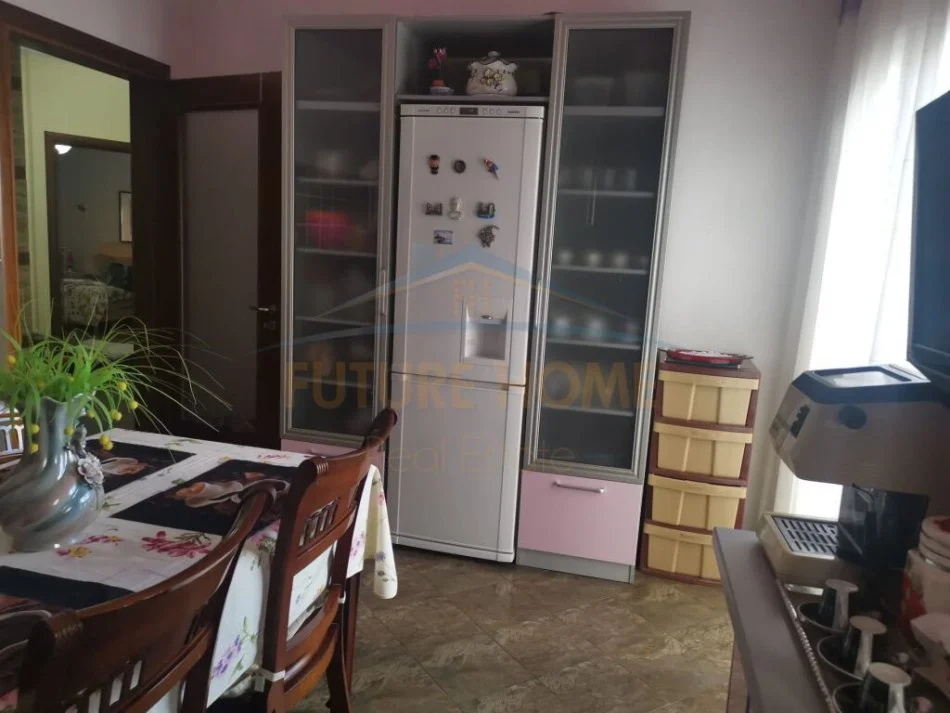 Durres, shitet 2 Katshe , 550 m² 550.000 € (Shitet, Vile , Prane UKD , Durres)