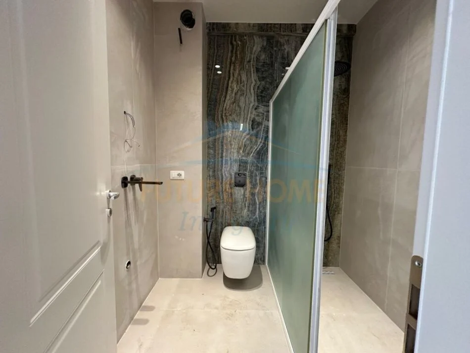 Tirane, jepet me qera apartament 3+1 Kati 2, 153 m² 1.100 € (PALLATI I BRIGATAVE TIRANE)