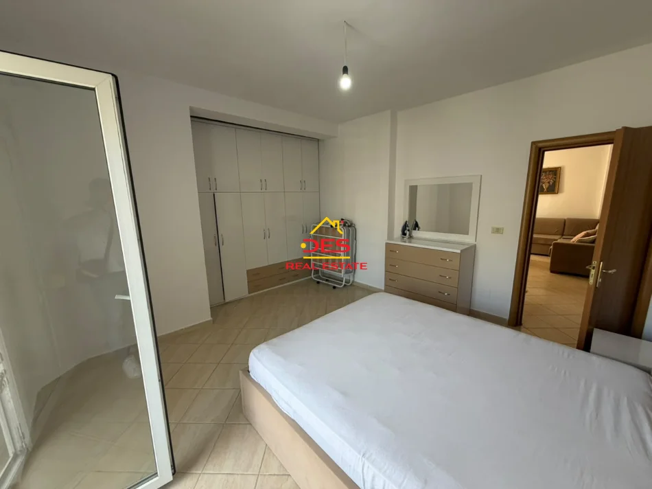 Vlore, jepet me qera apartament 1+1+Ballkon Kati 6, 70 m² 400 € (Lungomare)