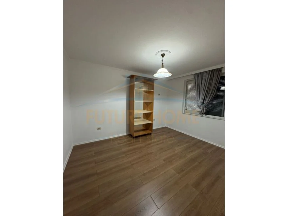 Tirane, jepet me qera apartament 2+1+Ballkon Kati 3, 100 m² 700 € (Myslym Shyri)
