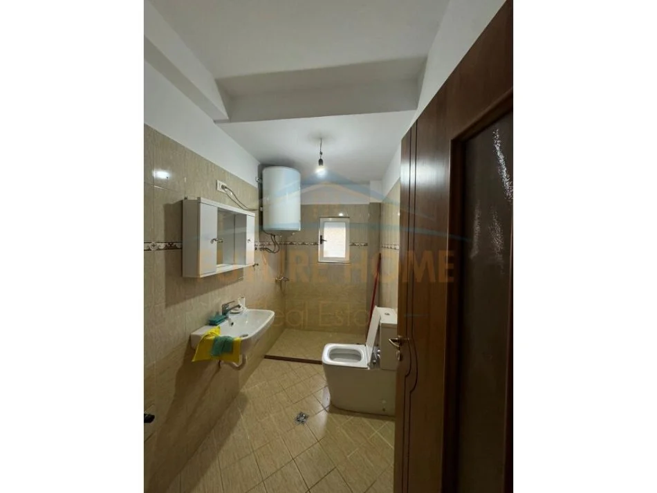 Tirane, jepet me qera apartament 2+1+Ballkon Kati 3, 100 m² 700 € (Myslym Shyri)