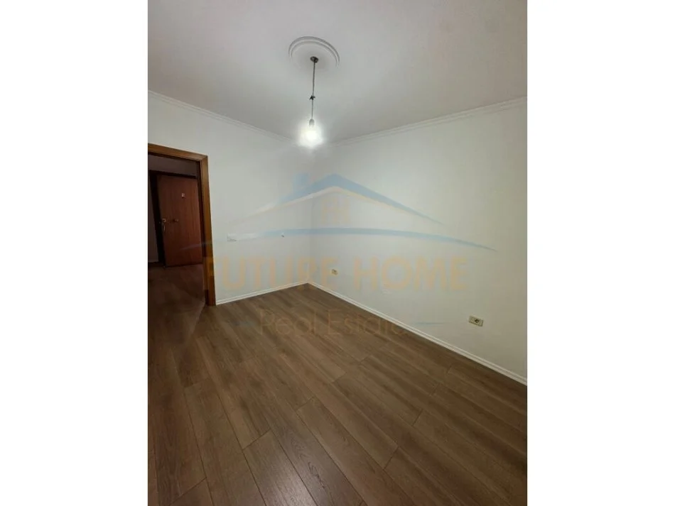 Tirane, jepet me qera apartament 2+1+Ballkon Kati 3, 100 m² 700 € (Myslym Shyri)