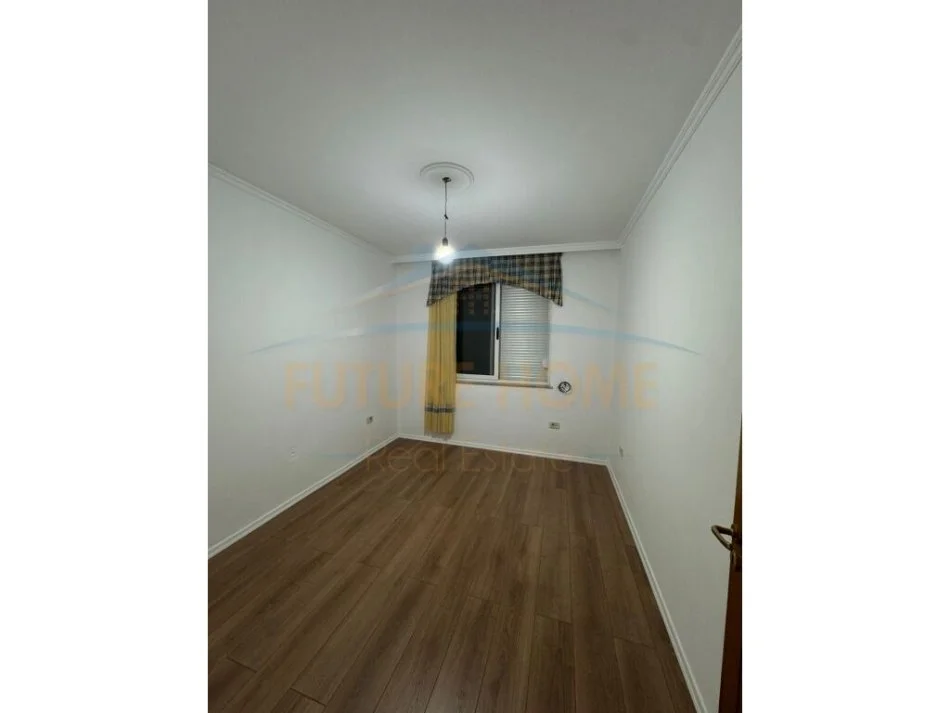 Tirane, jepet me qera apartament 2+1+Ballkon Kati 3, 100 m² 700 € (Myslym Shyri)
