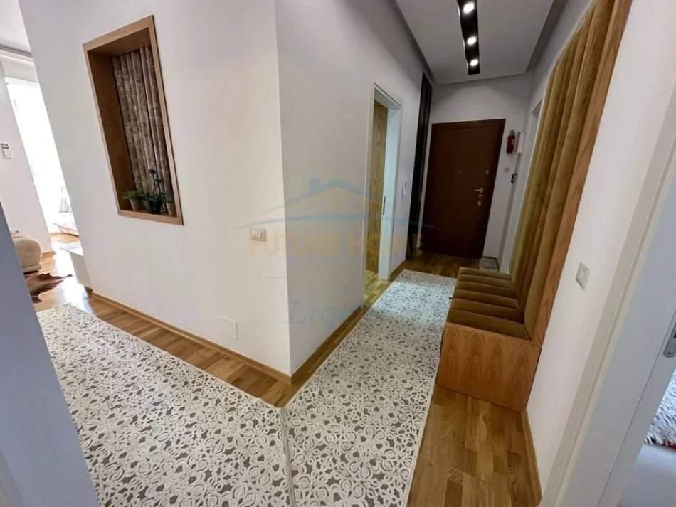 Tirane, shitet apartament 3+1+Ballkon Kati 3, 123 m² 270.000 € (Kopshti Botanik)