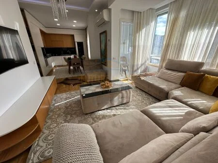 Tirane, shitet apartament 3+1 Kati 3, 123 m² 250.000 € (KOPSHTI BOTANIK)