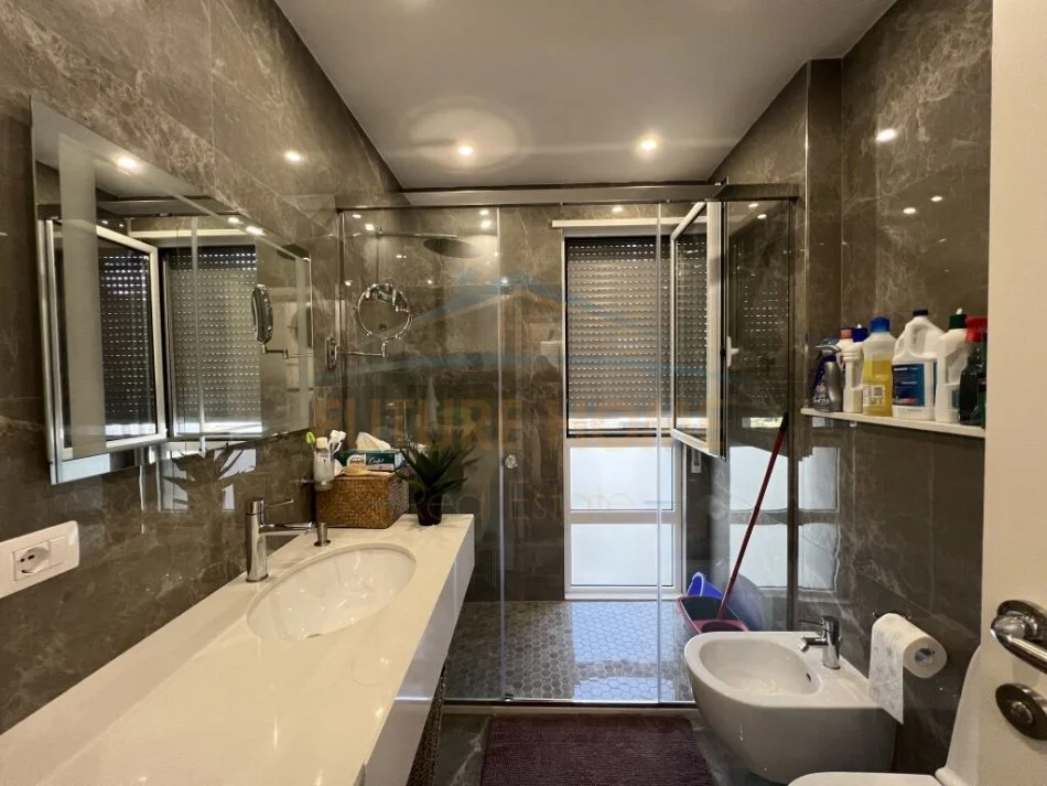 Durres, shitet apartament 2+1+Ballkon Kati 1, 100 m² 320.000 € (Gjiri i Lalezit)