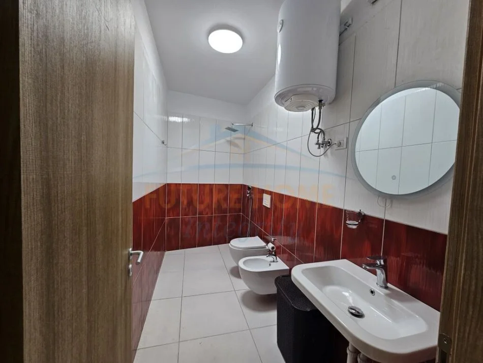 Tirane, jepet me qera apartament 1+1 Kati 1, 60 m² 450 € (Rruga e Barrikadave, Tiranë)