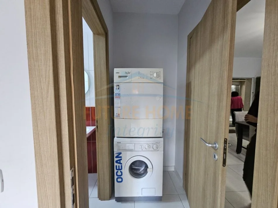 Tirane, jepet me qera apartament 1+1 Kati 1, 60 m² 450 € (Rruga e Barrikadave, Tiranë)