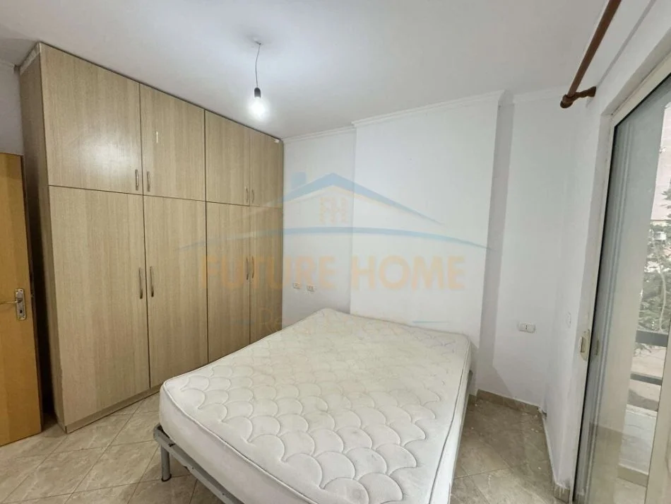 Tirane, shitet apartament 1+1+Ballkon Kati 1, 55 m² 77.000 € (Unaza e Re)