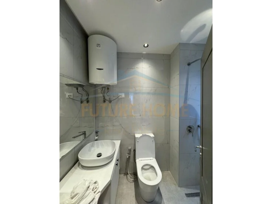 Tirane, shitet apartament 2+1 , 