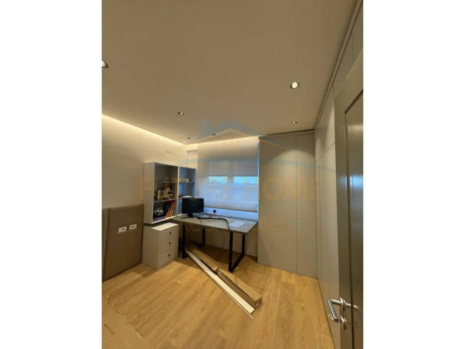 Tirane, shitet apartament 2+1 , 