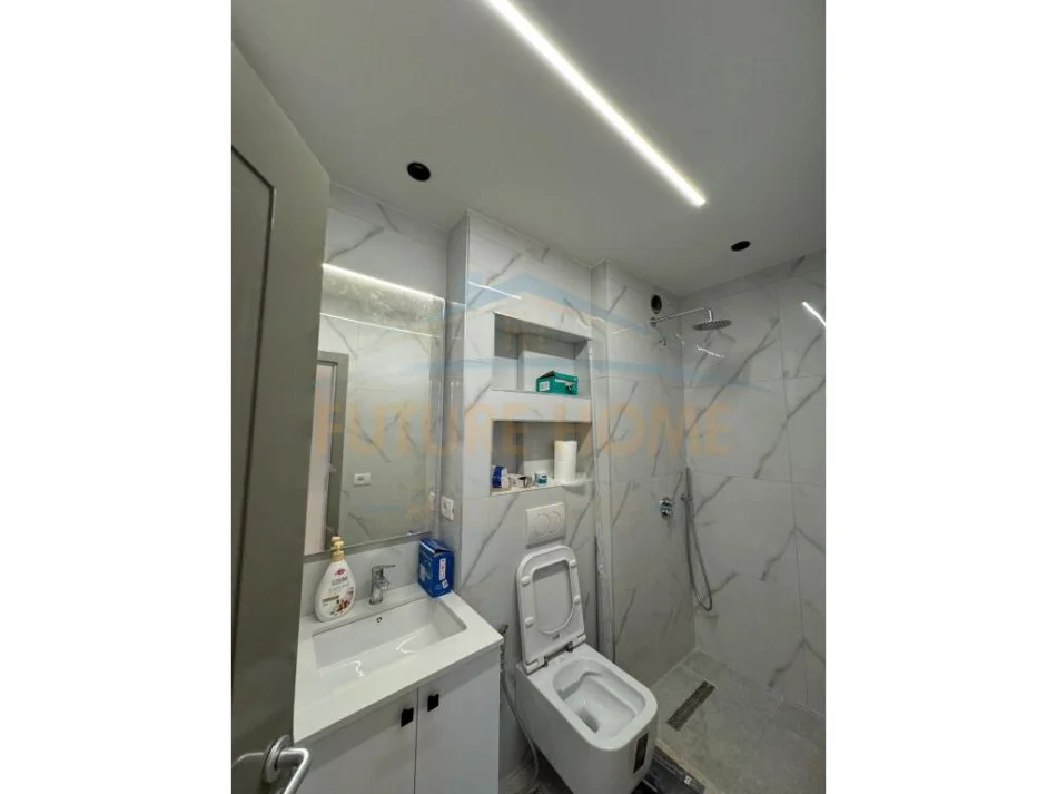 Tirane, shitet apartament 2+1 , 