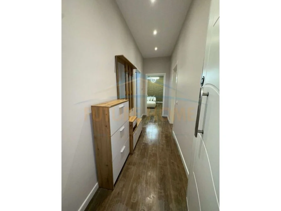 Tirane, jepet me qera apartament 1+1+Aneks+Ballkon Kati 1, 81 m² 700 € (selite)