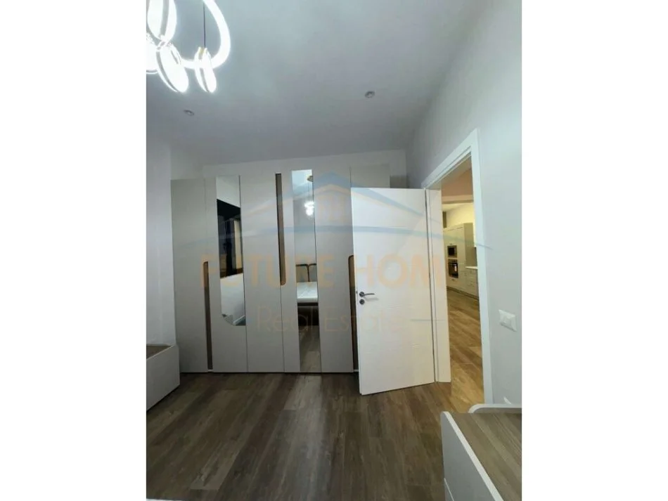 Tirane, jepet me qera apartament 1+1+Aneks+Ballkon Kati 1, 81 m² 700 € (selite)