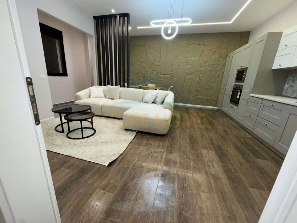 Tirane, jepet me qera apartament 1+1 Kati 1, 81 m² 700 € (SELITE)
