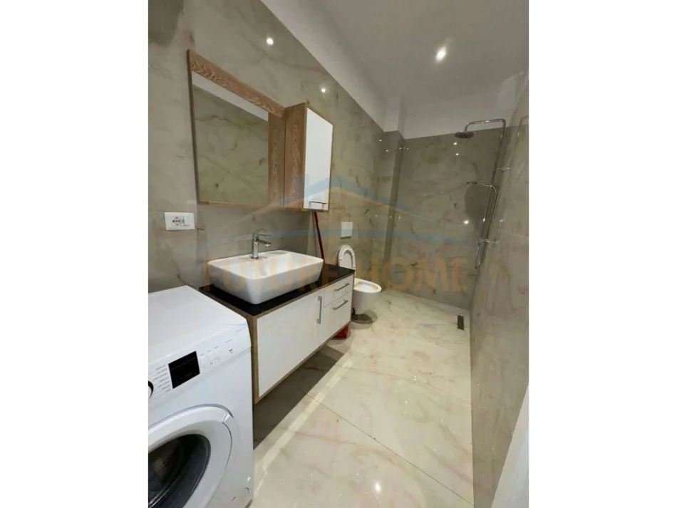 Tirane, jepet me qera apartament 1+1+Aneks+Ballkon Kati 1, 81 m² 700 € (selite)