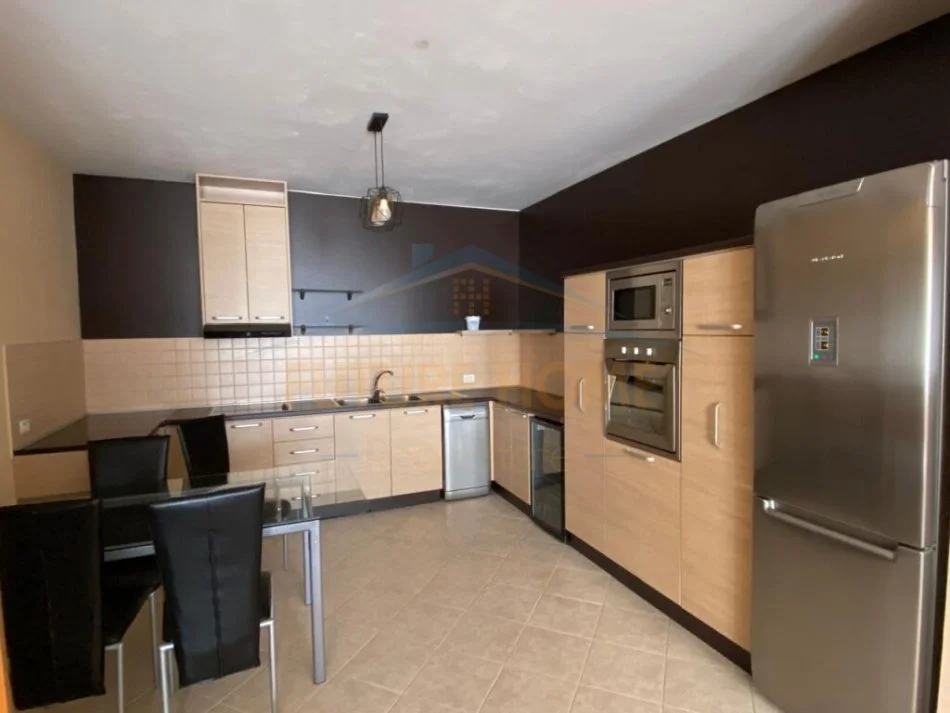 Tirane, jepet me qera apartament 2+1 Kati 4, 125 m² 650 € (SHKOLLA E BALETIT TIRANE)