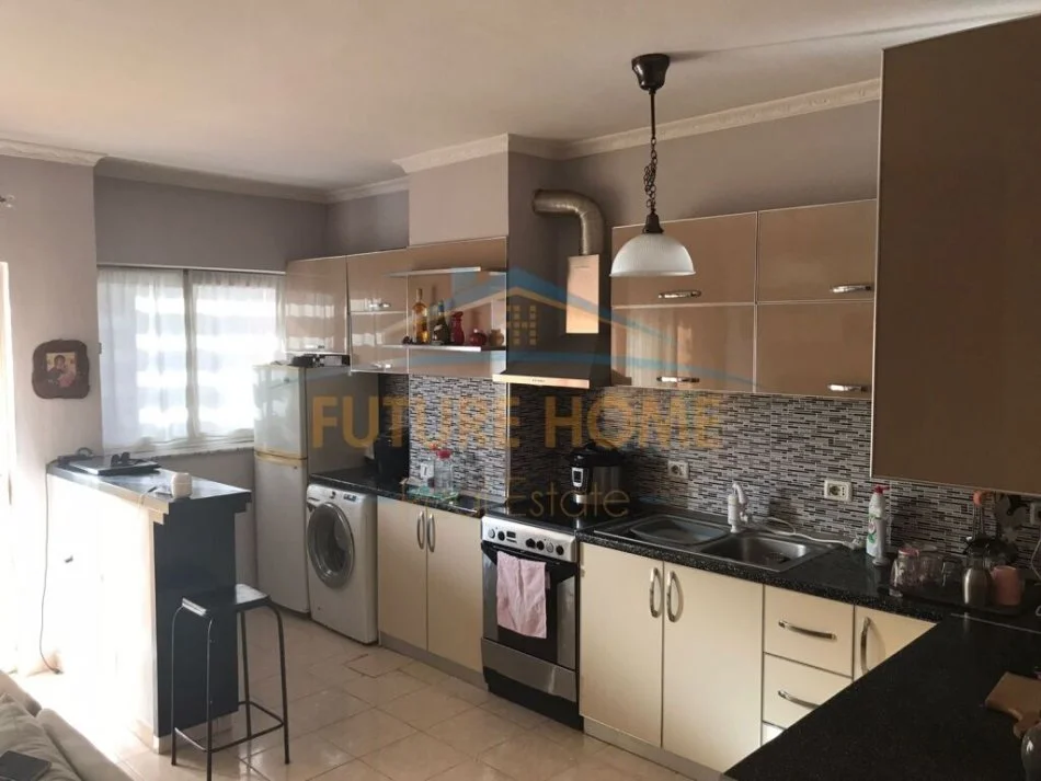 Tirane, shes apartament 2+1 Kati 5, 83 m² 125.000 € (Fusha e Aviacionit)