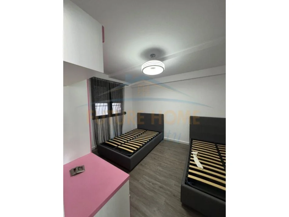 Tirane, jepet me qera apartament 2+1+Ballkon Kati 8, 95 m² 650 € (Xhamia Tabakeve)