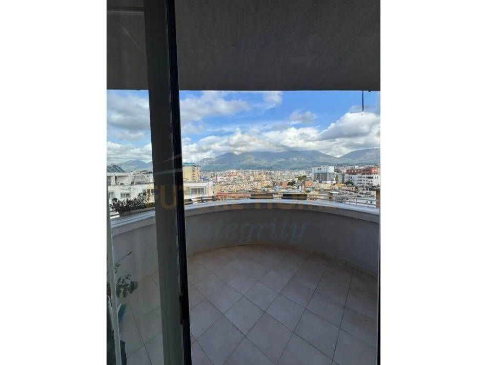 Tirane, jepet me qera apartament 2+1 Kati 8, 95 m² 650 € (XHAMIA E TABAKEVE TIRANE)