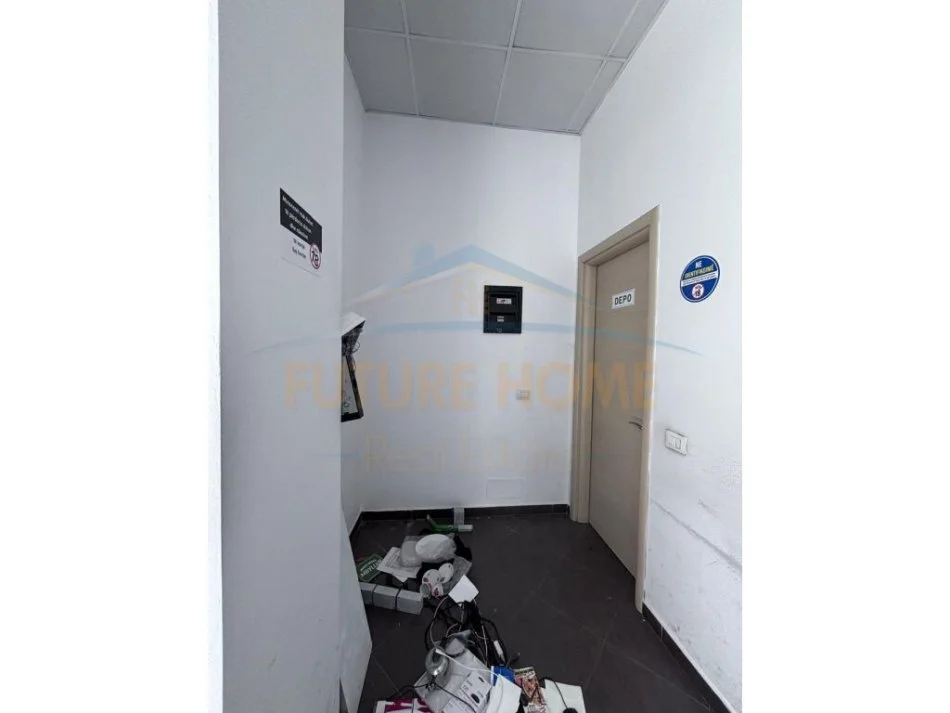 Tirane, jepet me qera ambjent biznesi Kati 0, 162 m² 1.000 € (Kompleks Kontakti)