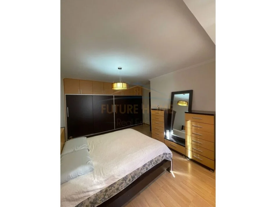 Tirane, jepet me qera apartament duplex 2+1+Aneks+Ballkon Kati 3, 130 m² 1.100 € (Kodra e Diellit)
