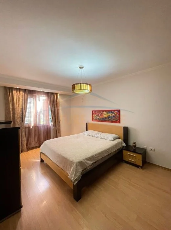 Tirane, jepet me qera apartament 1+1 Kati 2, 75 m² 650 € (Rruga Bardhok Biba)